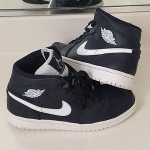 NIKE AIR JORDANS